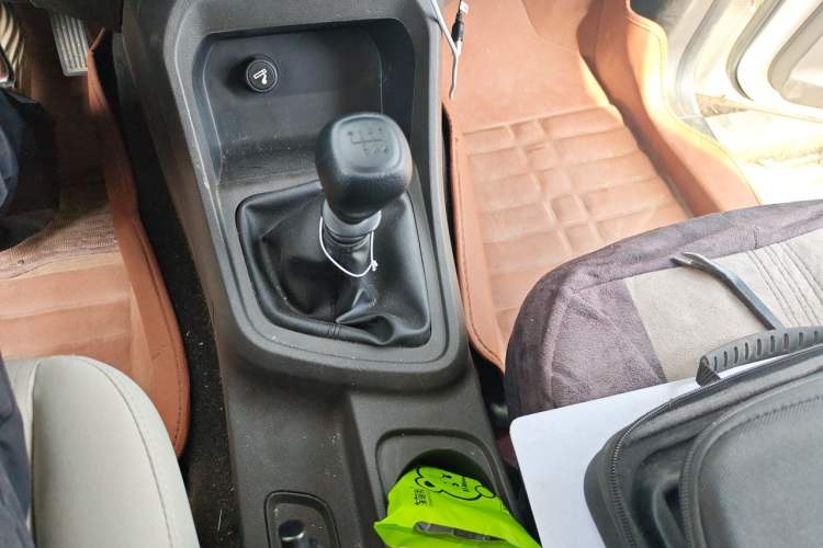 Used Wuling Hongguang V 2022 1.5L Enjoy Edition Hydraulic Power Steering LAR Gear Lever