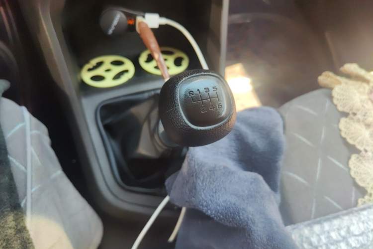 Used Wuling Hongguang V 2022 1.5L Jingqu Edition Electric-Assist LAR Gear Lever