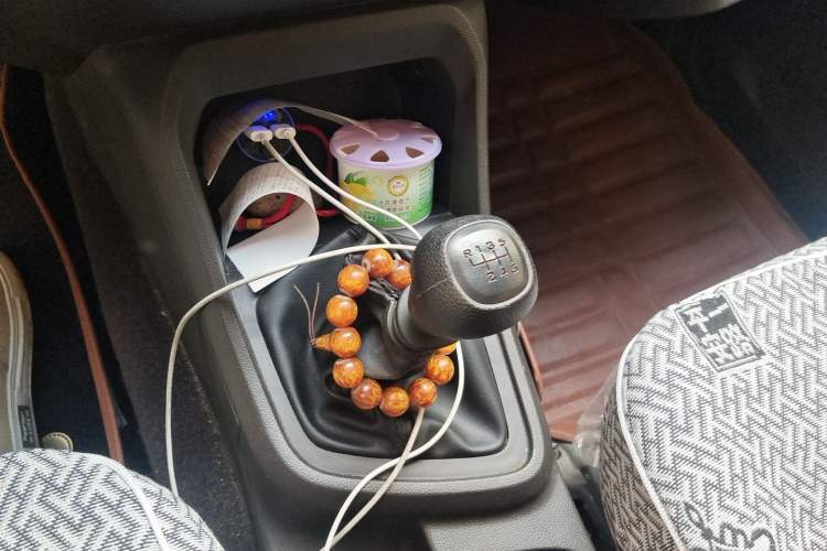 Used Wuling Hongguang V 2022 1.5L Jingqu Edition Electric-Assist LAR Gear Lever