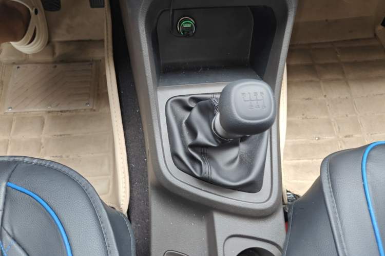 Used Wuling Hongguang V 2022 1.5L Enjoy Edition Electric-Powered LAR Gear Lever