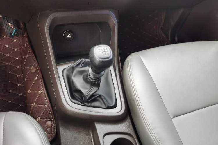 Used Wuling Hongguang V 2022 1.5L Enjoy Edition Electric-Powered LAR Gear Lever