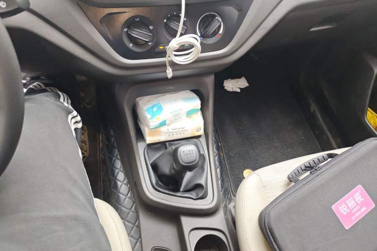 Used Wuling Hongguang V 2022 1.5L Jingqu Edition Electric-Assist LAR Gear Lever