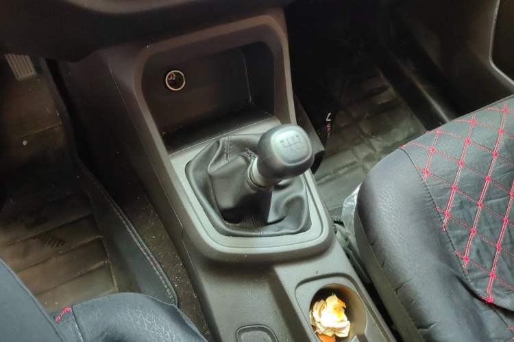 Used Wuling Hongguang V 2022 1.5L Jingqu Edition Enclosed-Window Vehicle with Electric Power Steering LAR Gear Lever