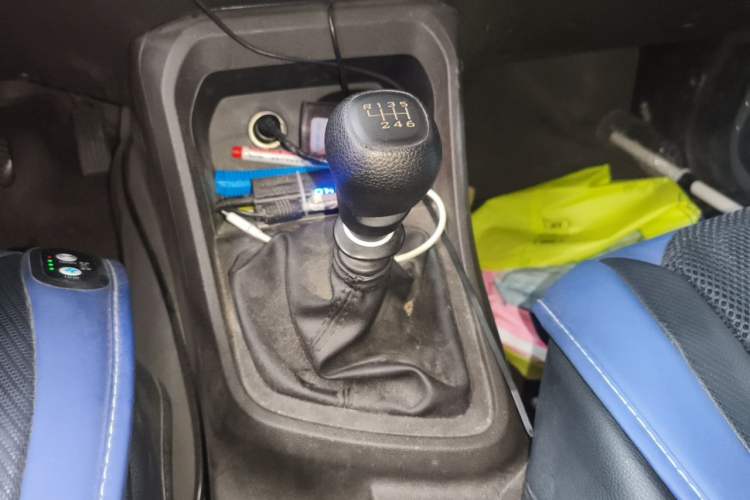 Used Wuling Hongguang V 2022 1.5L Jingqu Edition Electric-Assist LAR Gear Lever