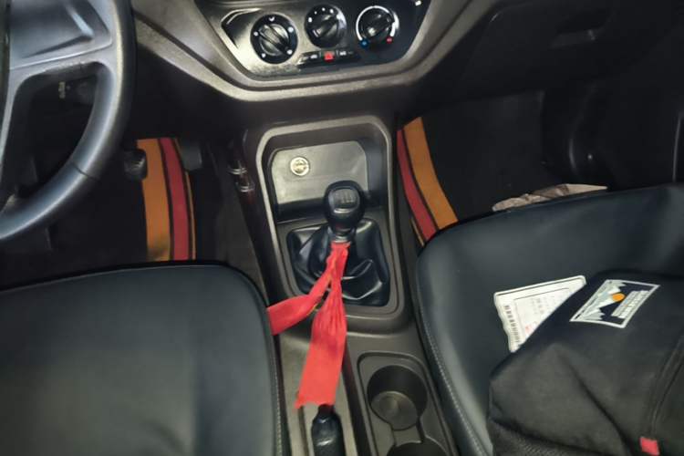Used Wuling Hongguang V 2022 1.5L Enjoy Edition Electric-Powered LAR Gear Lever