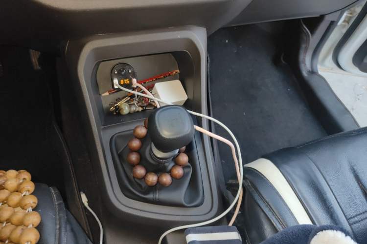 Used Wuling Hongguang V 2022 1.5L Jingqu Edition Electric-Assist LAR Gear Lever