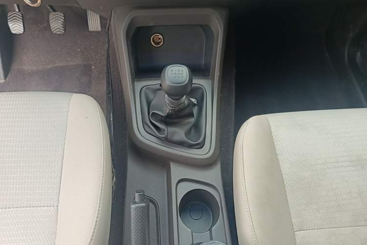 Used Wuling Hongguang V 2022 1.5L Jingqu Edition Electric-Assist LAR Gear Lever