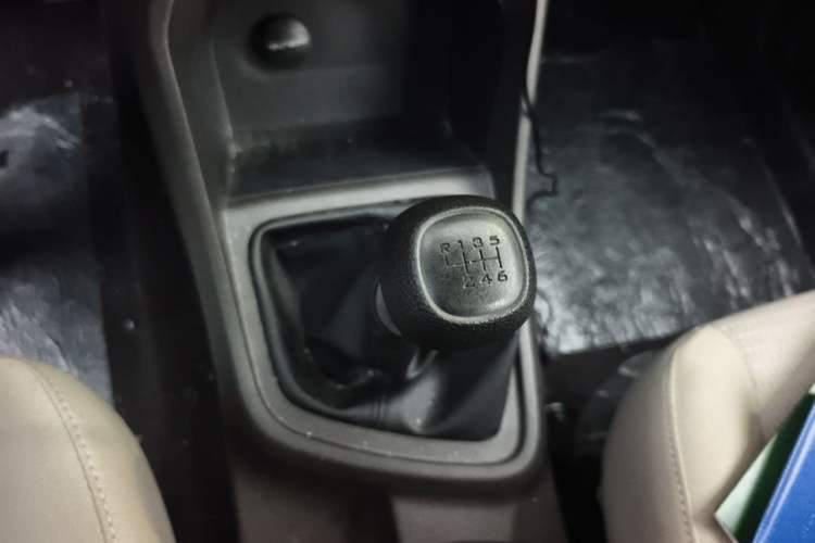 Used Wuling Hongguang V 2022 1.5L Jingqu Edition Electric-Assist LAR Gear Lever