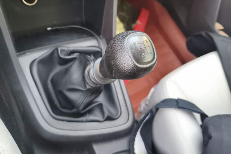 Used Wuling Hongguang V 2022 1.5L Jingqu Version Hydraulic Power Steering LAR Gear Lever