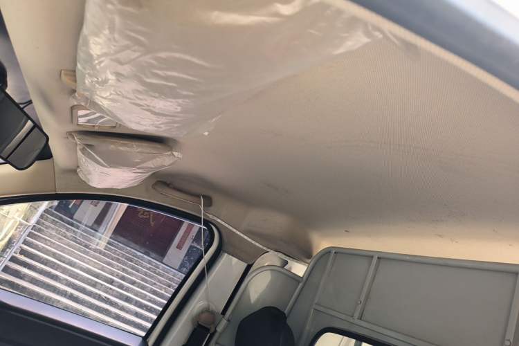 Used Wuling Hongguang V 2022 1.5L Jingqu Edition Enclosed-Window Vehicle with Hydraulic Power Steering LAR Headliner