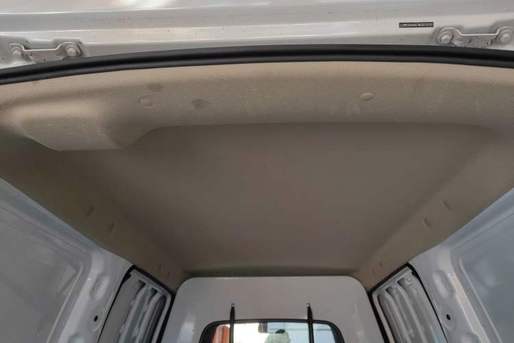 Used Wuling Hongguang V 2022 1.5L Jingqu Edition Enclosed-Window Vehicle with Electric Power Steering LAR Headliner