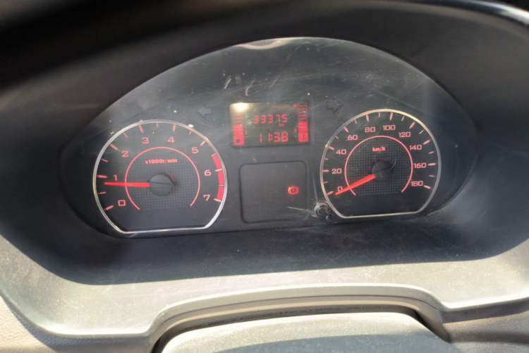 Used Wuling Hongguang V 2022 1.5L Jingqu Edition Enclosed-Window Vehicle with Hydraulic Power Steering LAR Instrument Cluster