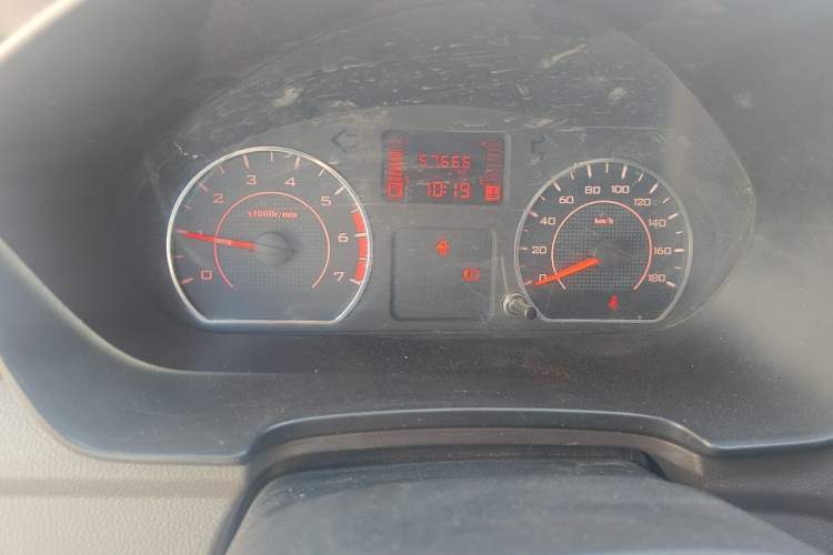 Used Wuling Hongguang V 2022 1.5L Jingqu Edition Enclosed-Window Vehicle with Electric Power Steering LAR Instrument Cluster