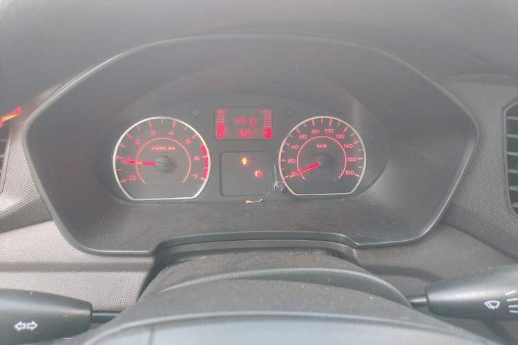 Used Wuling Hongguang V 2022 1.5L Jingqu Edition Enclosed-Window Vehicle with Hydraulic Power Steering LAR Instrument Cluster
