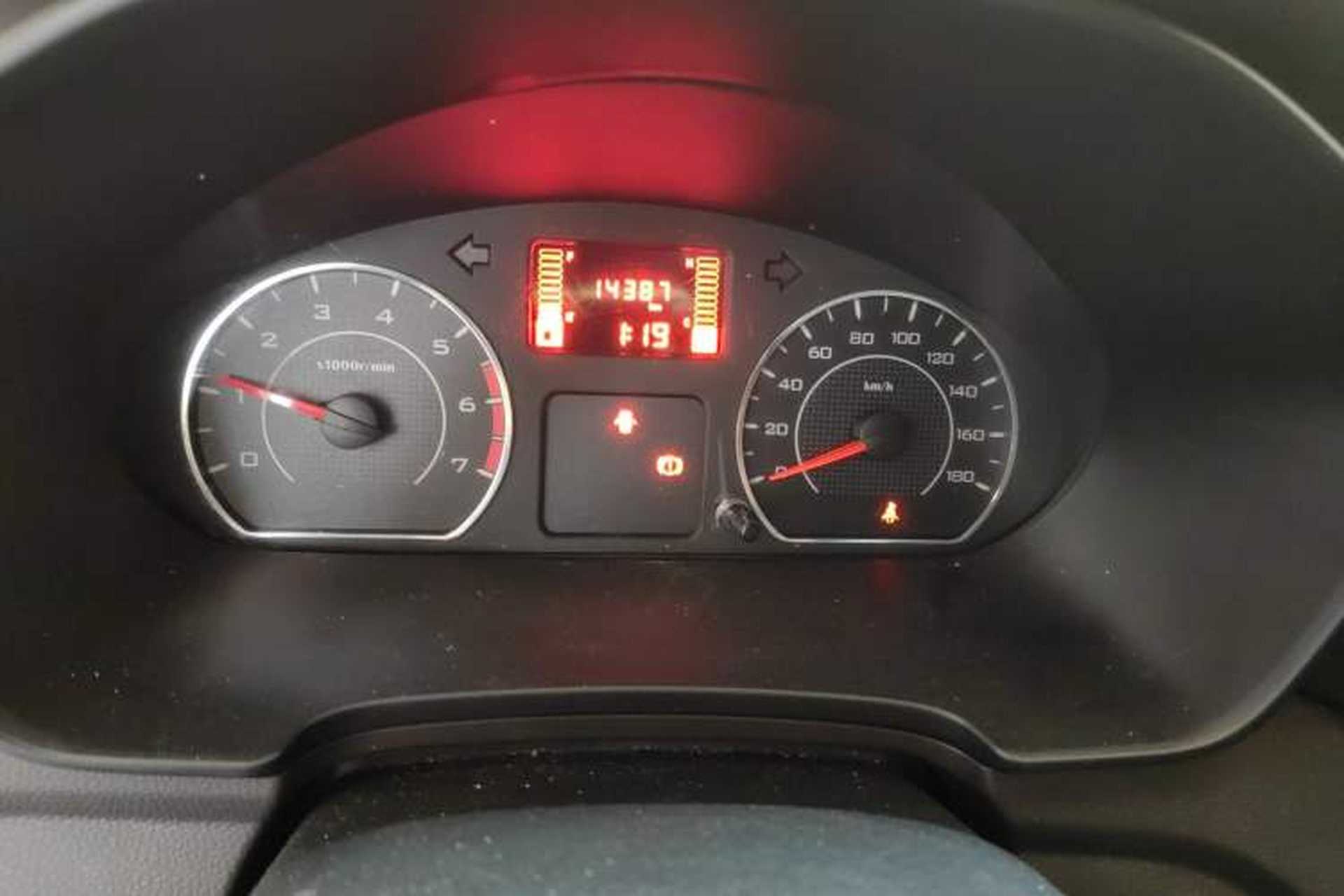 Used Wuling Hongguang V 2022 1.5L Jingqu Edition Enclosed-Window Vehicle with Electric Power Steering LAR Instrument Cluster