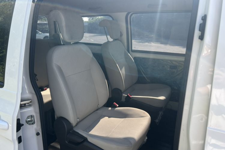 Used Wuling Hongguang V 2022 1.5L Enjoy Edition Electric-Powered LAR Interior 1