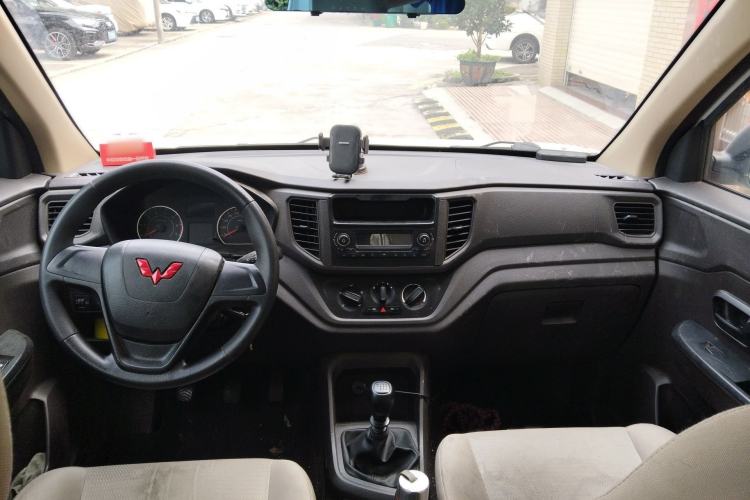 Used Wuling Hongguang V 2022 1.5L Jingqu Edition Electric-Assist LAR Interior 2