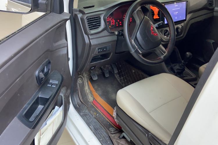 Used Wuling Hongguang V 2022 1.5L Jingqu Edition Electric-Assist LAR Interior 2