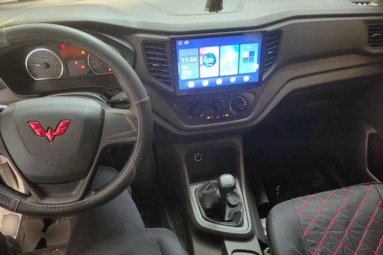 Used Wuling Hongguang V 2022 1.5L Jingqu Edition Enclosed-Window Vehicle with Electric Power Steering LAR Interior 2