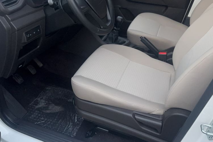 Used Wuling Hongguang V 2022 1.5L Jingqu Edition Electric-Assist LAR Interior 2