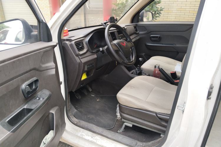Used Wuling Hongguang V 2022 1.5L Jingqu Edition Electric-Assist LAR Interior 3