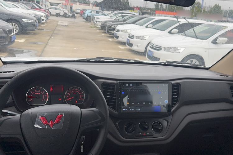Used Wuling Hongguang V 2022 1.5L Jingqu Edition Electric-Assist LAR Interior 3