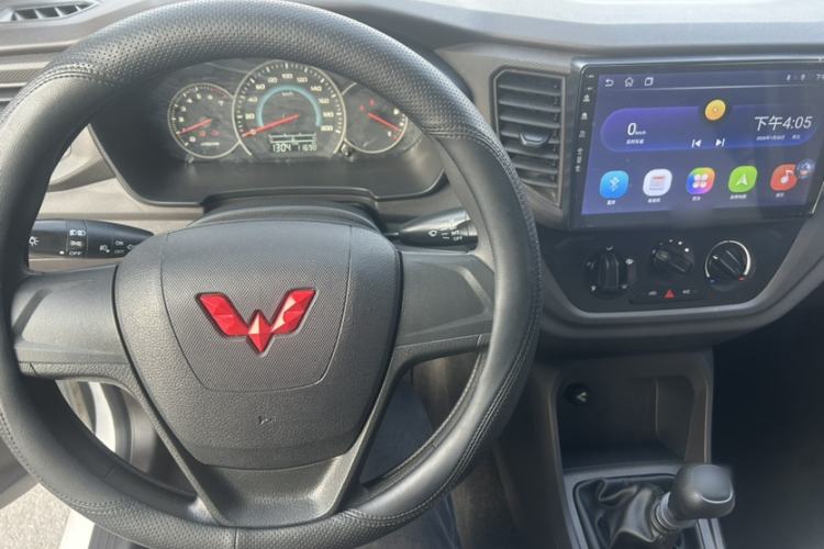 Used Wuling Hongguang V 2022 1.5L Enjoy Edition Hydraulic Power Steering LAR Interior 3