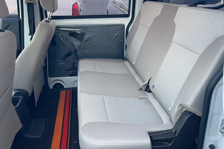 Used Wuling Hongguang V 2022 1.5L Jingqu Edition Electric-Assist LAR Interior 3
