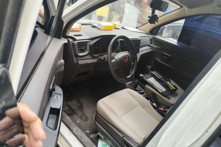 Used Wuling Hongguang V 2022 1.5L Jingqu Version Hydraulic Power Steering LAR Interior 3