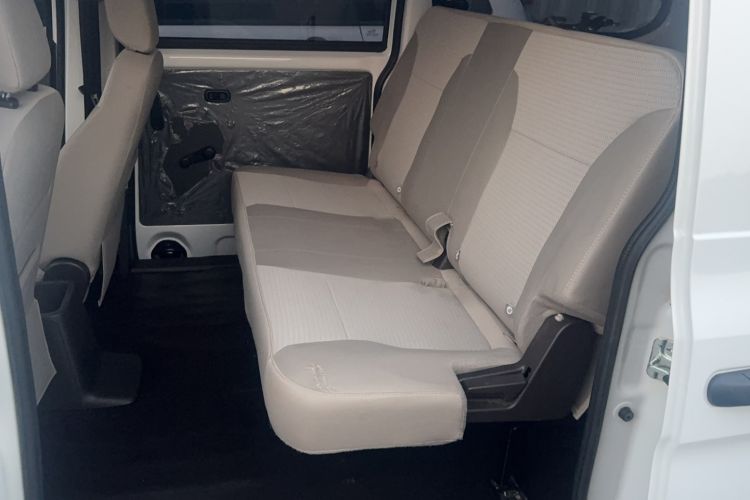 Used Wuling Hongguang V 2022 1.5L Jingqu Edition Electric-Assist LAR Interior 3
