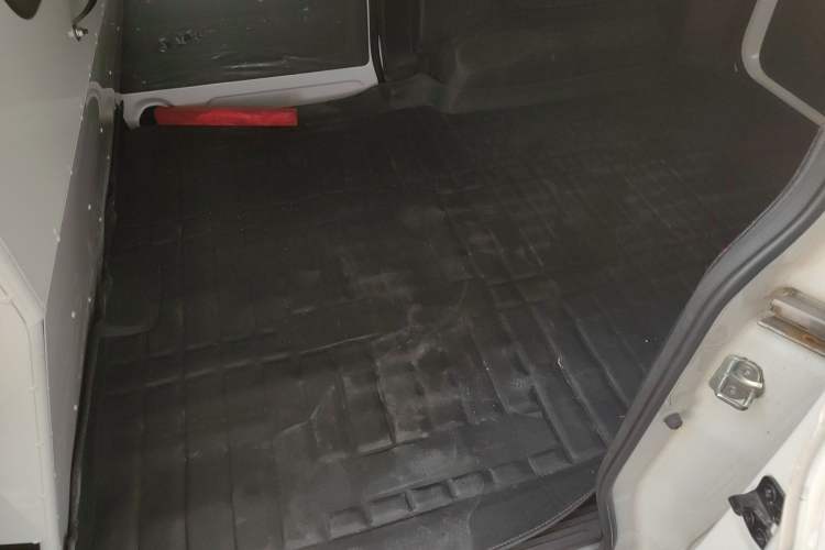 Used Wuling Hongguang V 2022 1.5L Jingqu Edition Enclosed-Window Vehicle with Electric Power Steering LAR Interior 4
