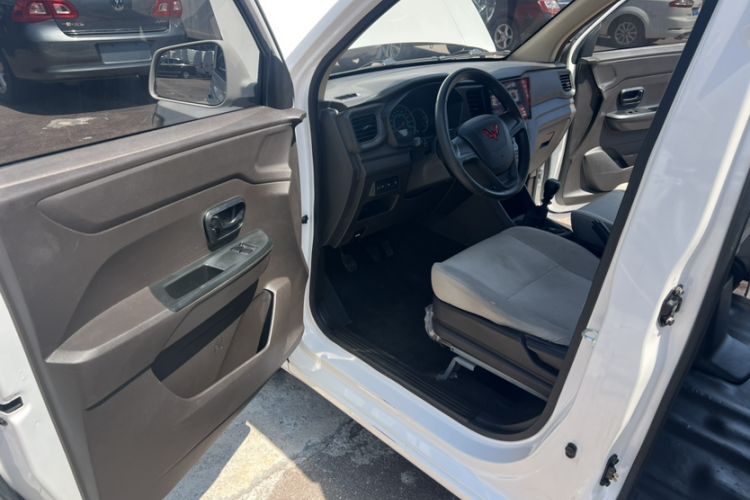 Used Wuling Hongguang V 2022 1.5L Enjoy Edition Electric-Powered LAR Interior 5
