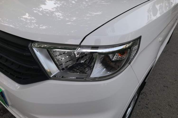 Used Wuling Hongguang V 2022 1.5L Jingqu Edition Electric-Assist LAR Left Front Headlight