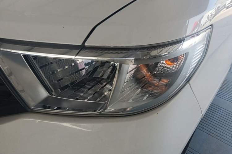 Used Wuling Hongguang V 2022 1.5L Jingqu Edition Electric-Assist LAR Left Front Headlight