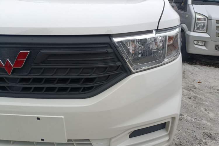 Used Wuling Hongguang V 2022 1.5L Jingqu Edition Electric-Assist LAR Left Front Headlight