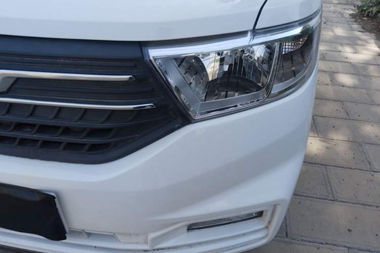 Used Wuling Hongguang V 2022 1.5L Enjoy Edition Electric-Powered LAR Left Front Headlight