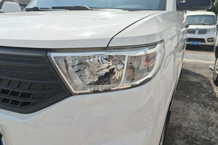 Used Wuling Hongguang V 2022 1.5L Jingqu Edition Electric-Assist LAR Left Front Headlight