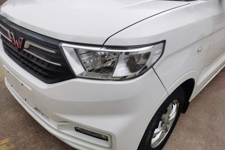 Used Wuling Hongguang V 2022 1.5L Enjoy Edition Electric-Powered LAR Left Front Headlight