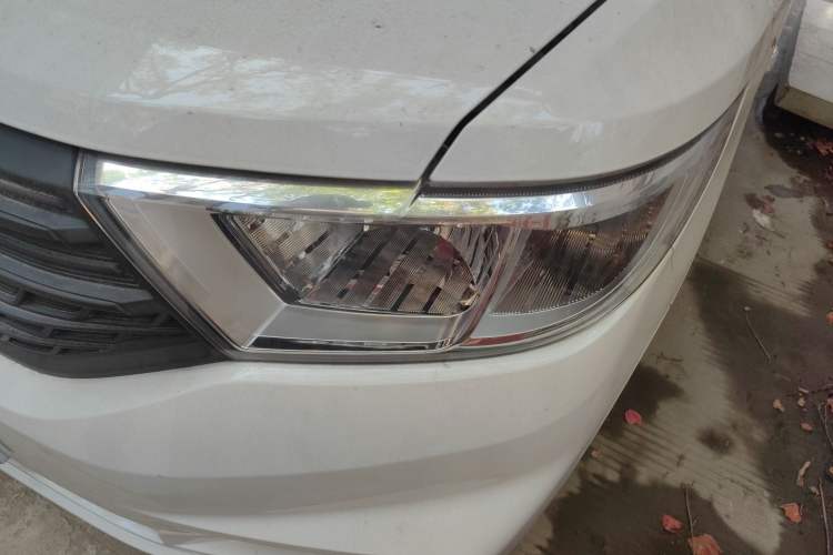 Used Wuling Hongguang V 2022 1.5L Jingqu Edition Enclosed-Window Vehicle with Electric Power Steering LAR Left Front Headlight
