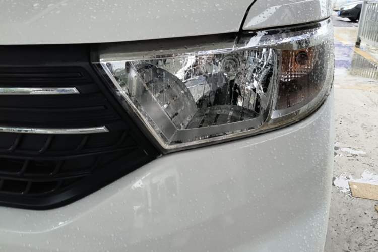 Used Wuling Hongguang V 2022 1.5L Enjoy Edition Electric-Powered LAR Left Front Headlight