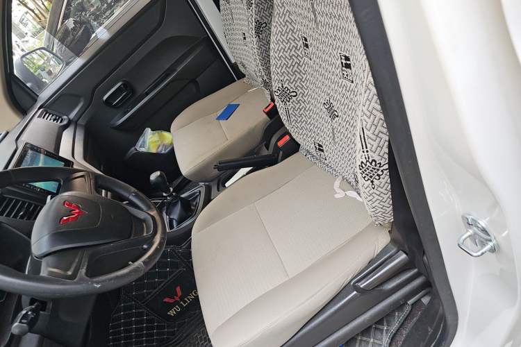 Used Wuling Hongguang V 2022 1.5L Jingqu Version Hydraulic Power Steering LAR Left Front Seat