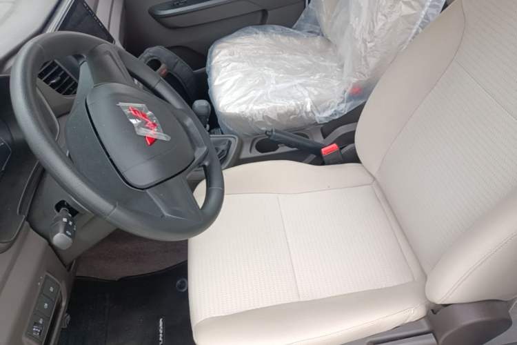 Used Wuling Hongguang V 2022 1.5L Jingqu Edition Electric-Assist LAR Left Front Seat