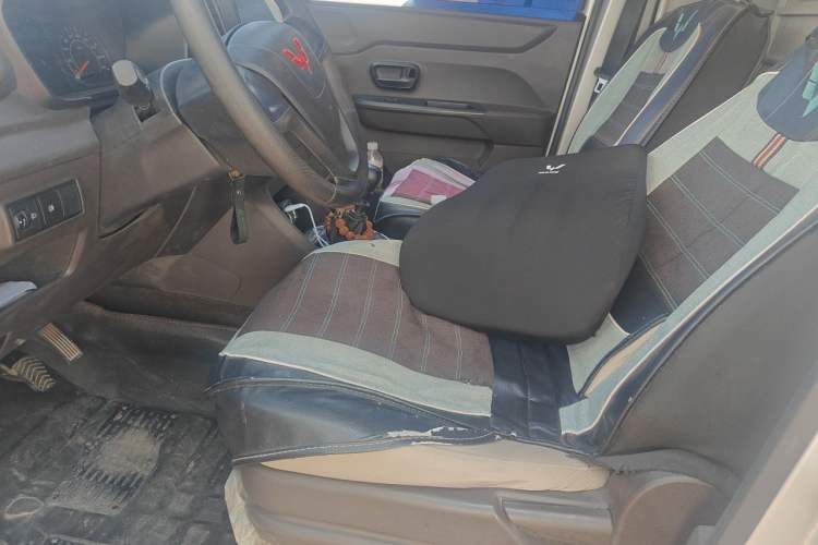 Used Wuling Hongguang V 2022 1.5L Jingqu Edition Enclosed-Window Vehicle with Electric Power Steering LAR Left Front Seat