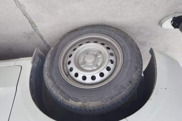 Used Wuling Hongguang V 2022 1.5L Jingqu Edition Electric-Assist LAR Left Front Wheel Hub