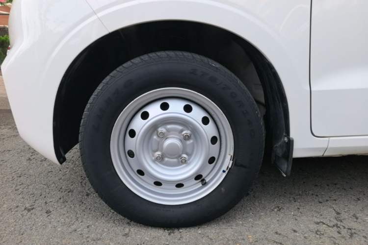 Used Wuling Hongguang V 2022 1.5L Jingqu Edition Electric-Assist LAR Left Front Wheel Hub