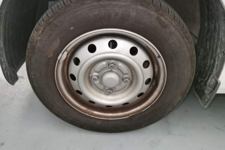 Used Wuling Hongguang V 2022 1.5L Jingqu Edition Electric-Assist LAR Left Front Wheel Hub