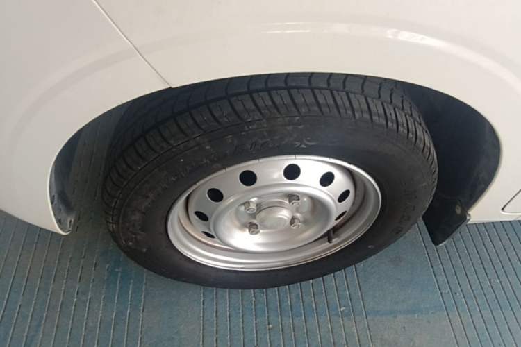 Used Wuling Hongguang V 2022 1.5L Jingqu Edition Electric-Assist LAR Left Front Wheel Hub