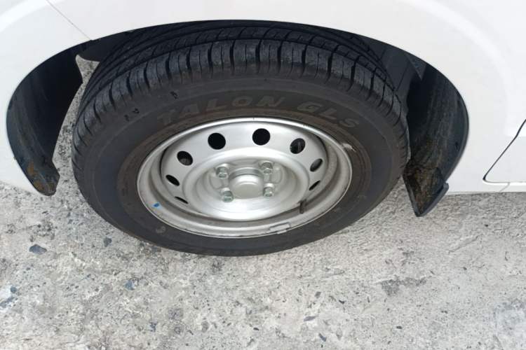 Used Wuling Hongguang V 2022 1.5L Jingqu Edition Electric-Assist LAR Left Front Wheel Hub