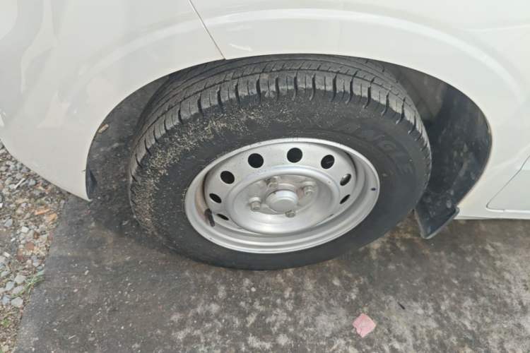 Used Wuling Hongguang V 2022 1.5L Jingqu Edition Electric-Assist LAR Left Front Wheel Hub