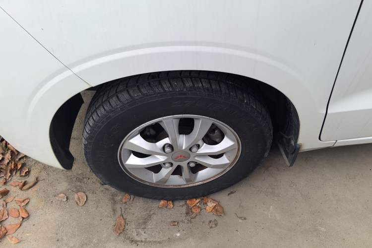Used Wuling Hongguang V 2022 1.5L Enjoy Edition Hydraulic Power Steering LAR Left Front Wheel Hub